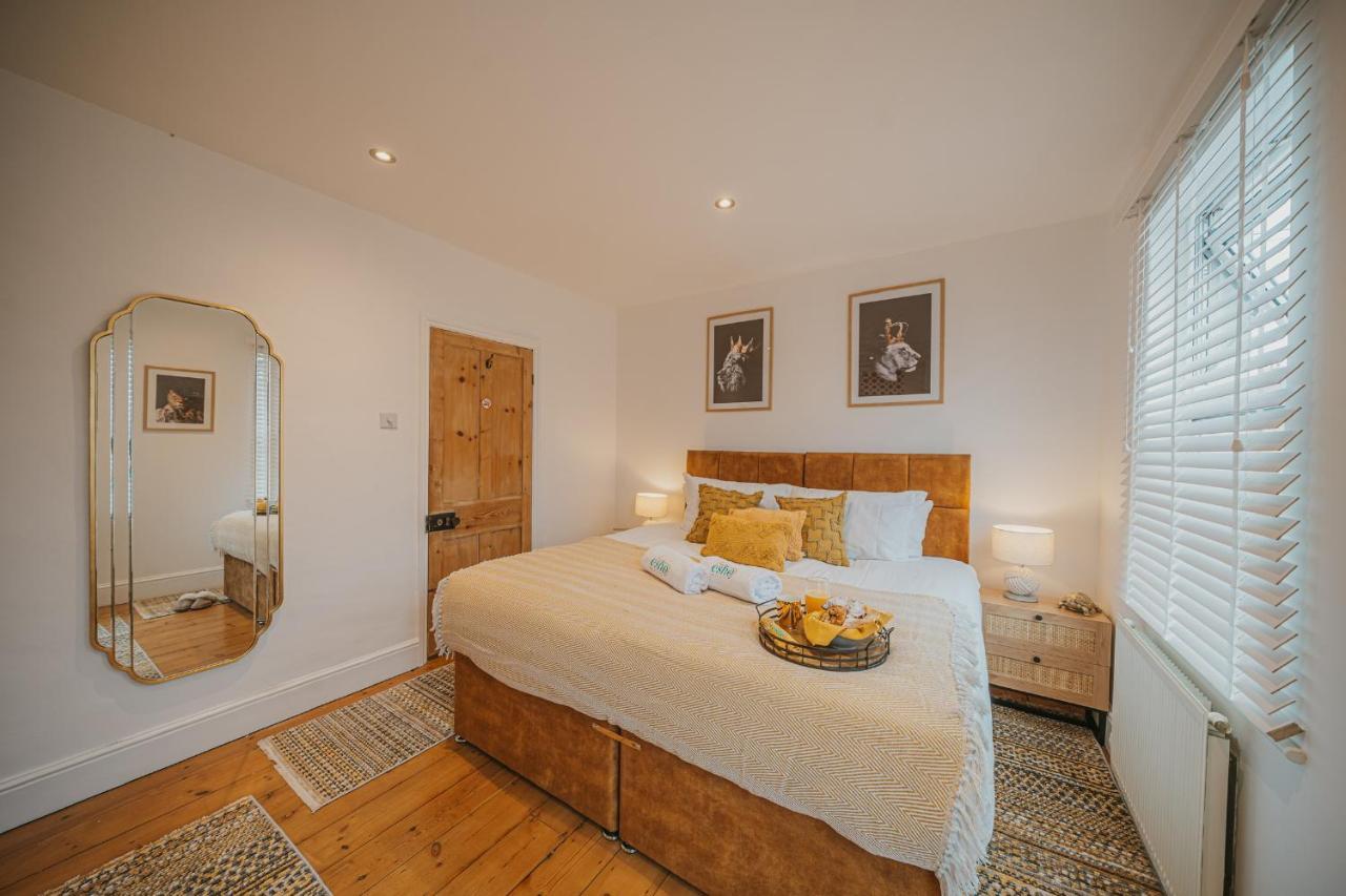 Cotswolds- Homely 2 Bed House With Garden, Wifi - Esho Stays Cirencester Exterior photo